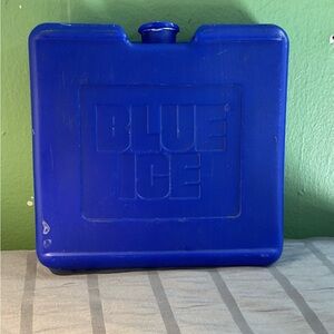 Large BLUE ICE ice pack.